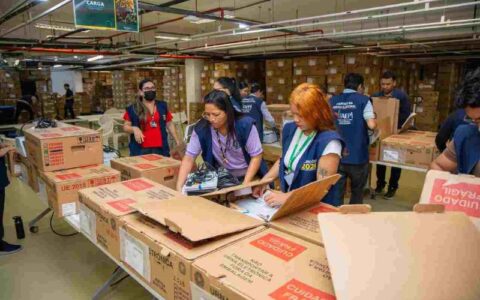 TRE-AM inicia transporte de urnas para o interior do Amazonas