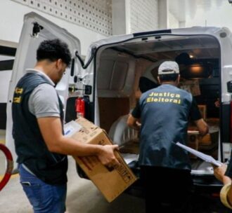 TRE-AM mobiliza mais de 60 veículos para distribuir urnas em Manaus