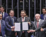 Veja o que muda com a promulgação da emenda sobre o fim da escala 6x1