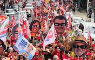 Apoiadores de Lula fazem mobilização no Centro de Manaus antes da eleição
